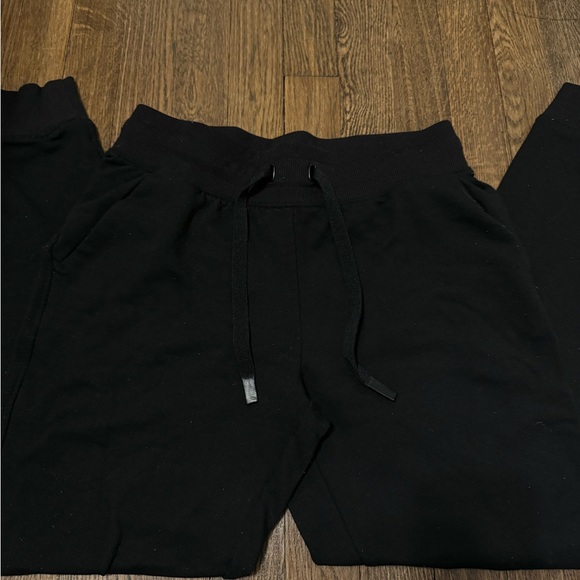 black joggers with cuffs at the bottom!🖤 - Picture 2 of 3